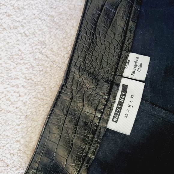 Urban Outfitters Noisy May Faux Leather High Rise Crop Straight Pants M - Picture 6 of 7